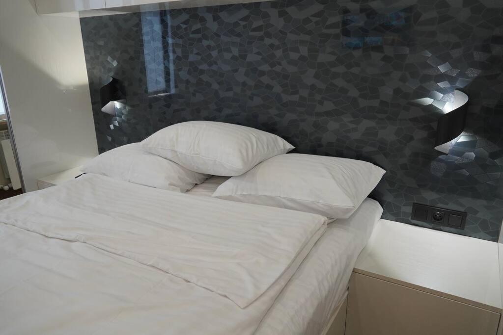 Lovely, Newly Remodeled Apartment In Yerevan! Esterno foto
